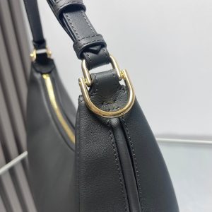 FendiIGRAPHY MEDIUM 29 IN BLACK SMOOTH LAMBSKIN GOLD HARDWARE