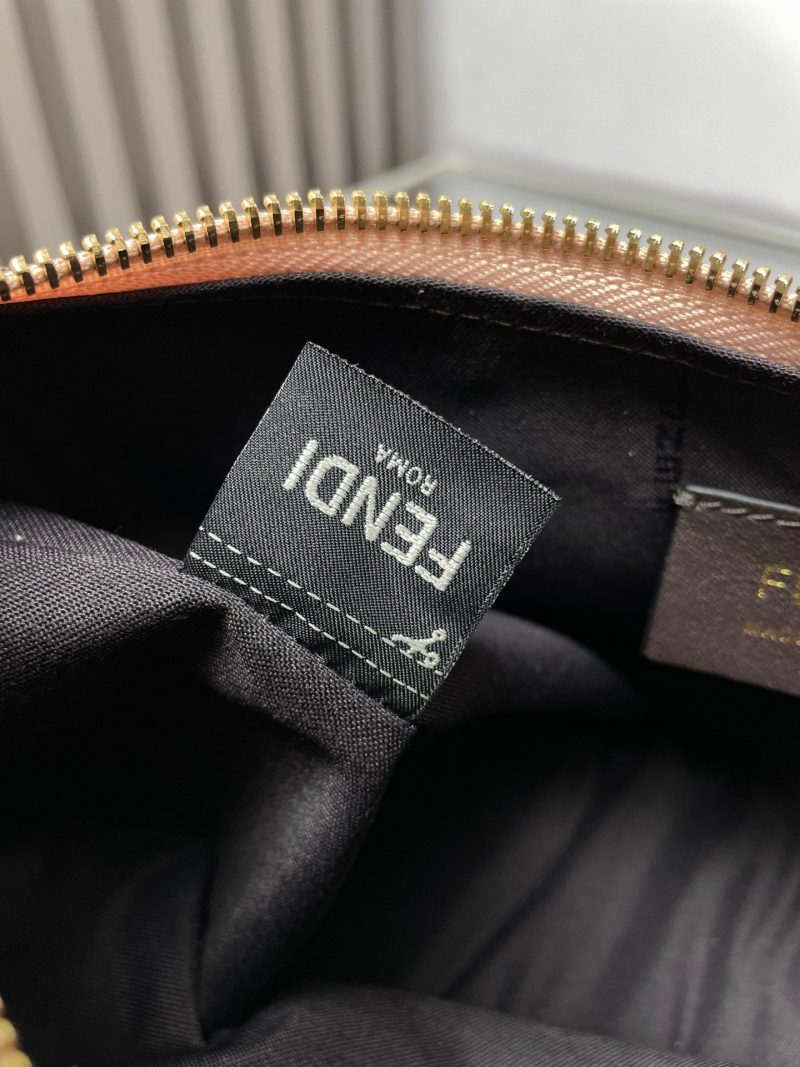 FendiIGRAPHY MEDIUM 29 IN BISQUE SMOOTH LAMBSKIN GOLD HARDWARE