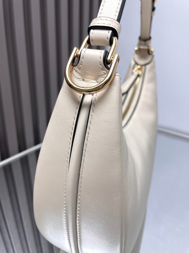 FendiIGRAPHY MEDIUM 29 IN WHITE SMOOTH LAMBSKIN GOLD HARDWARE