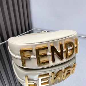 FendiIGRAPHY MEDIUM 29 IN WHITE SMOOTH LAMBSKIN GOLD HARDWARE