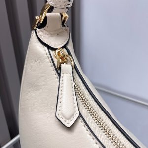 FendiIGRAPHY MEDIUM 29 IN WHITE SMOOTH LAMBSKIN GOLD HARDWARE
