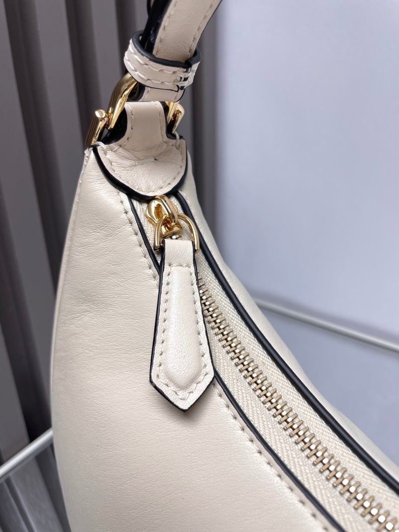 FendiIGRAPHY MEDIUM 29 IN WHITE SMOOTH LAMBSKIN GOLD HARDWARE