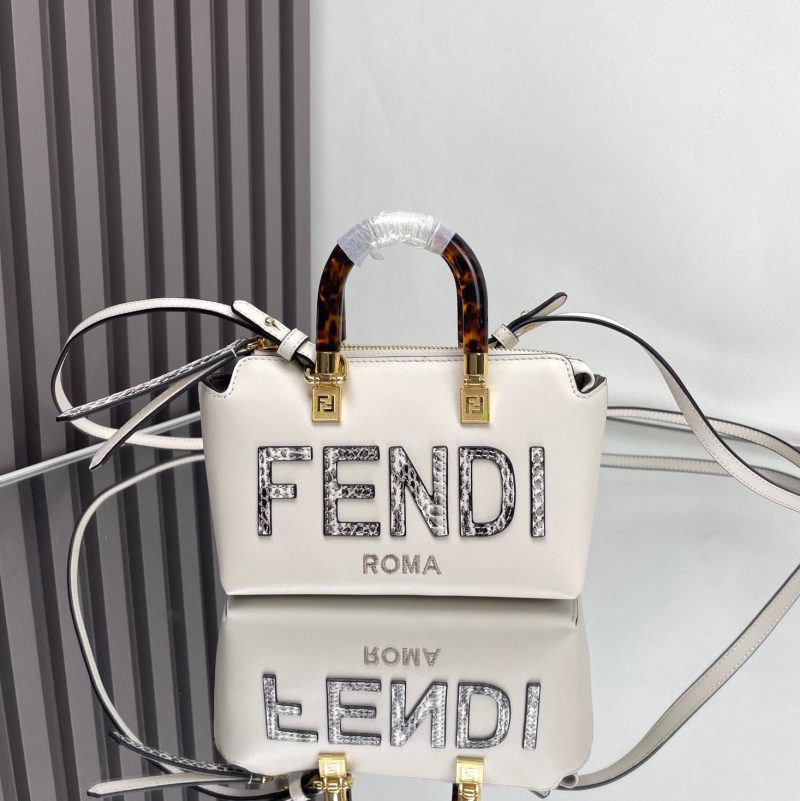 img_77125233_20240406_i1712377486_2103_0_jpg BY THE WAY MINI 18 IN WHITE LAMBSKIN GOLD HARDWARE