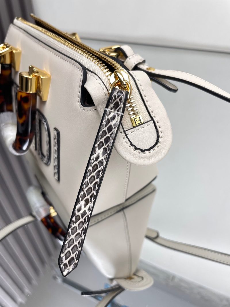 img_77125233_20240406_i1712377486_440_4_jpg BY THE WAY MINI 18 IN WHITE LAMBSKIN GOLD HARDWARE