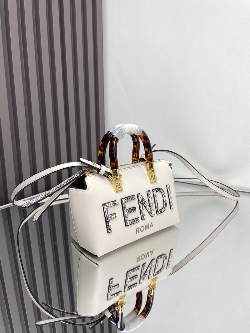 img_77125233_20240406_i1712377486_9558_3_jpg BY THE WAY MINI 18 IN WHITE LAMBSKIN GOLD HARDWARE