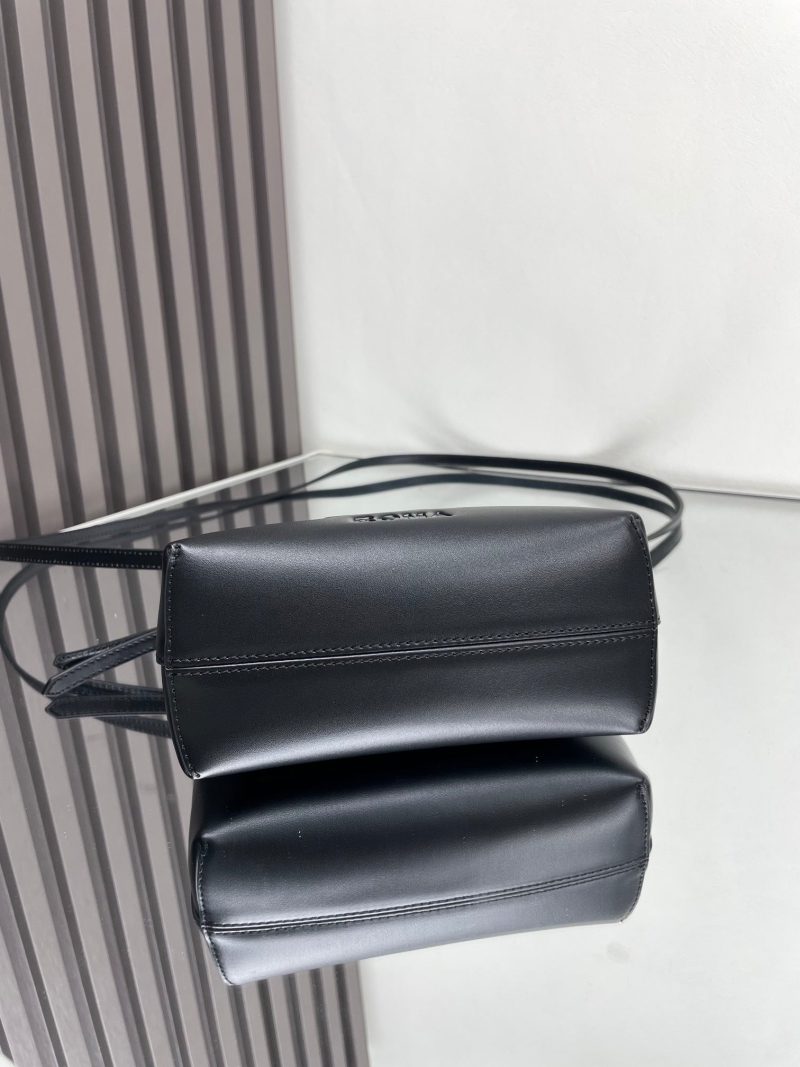 img_77125233_20240406_i1712383543_2091_0_jpg BY THE WAY MINI 18 IN BLACK EMBOSSED CALFSKIN GOLD HARDWARE