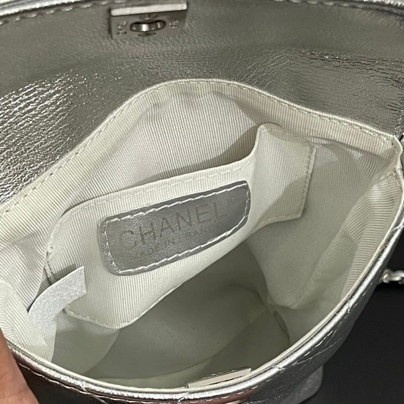 img_7fec9247_20240416_i1713201104_172_4_jpg CC Phone Holder Bag 17cm Sliver Metalic Leather