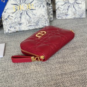 img_80e46a01_20231227_i1703672619_4388_0_jpg CD Logo Caro 11cm Compact Wallet Red Calfskin