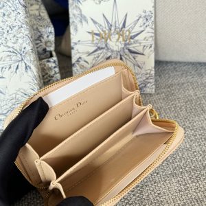 img_80e46a01_20231227_i1703672675_131_0_jpg CD Logo Caro 11cm Compact Wallet Beige Calfskin