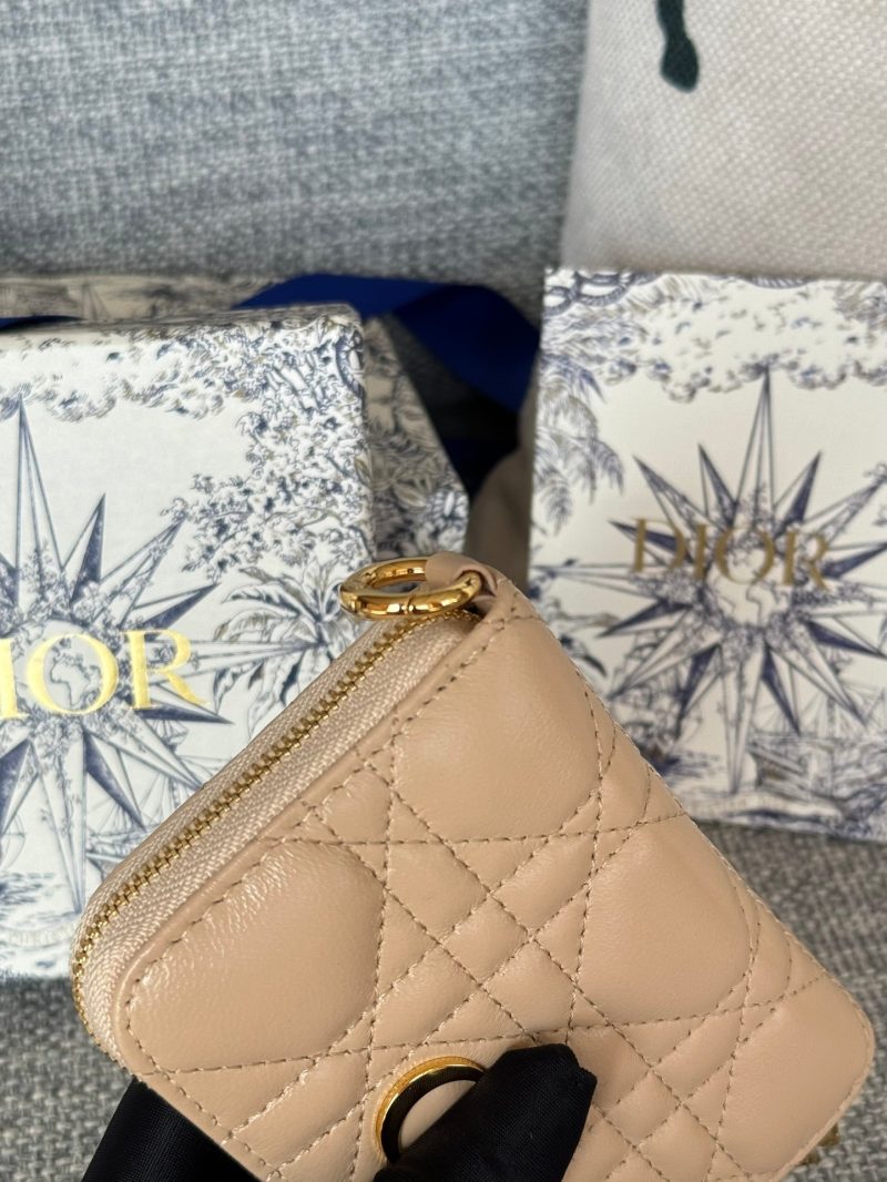 img_80e46a01_20231227_i1703672675_5667_0_jpg CD Logo Caro 11cm Compact Wallet Beige Calfskin