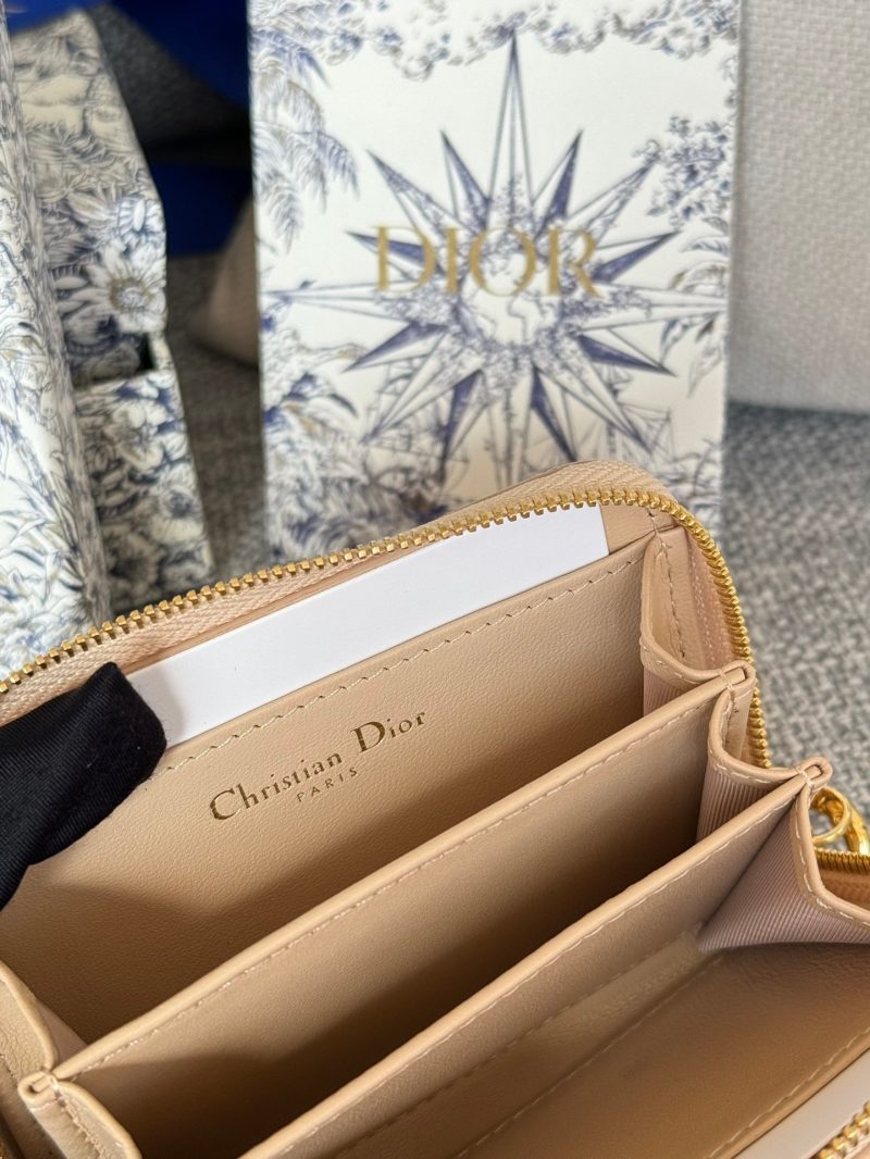 img_80e46a01_20231227_i1703672675_5919_0_jpg CD Logo Caro 11cm Compact Wallet Beige Calfskin