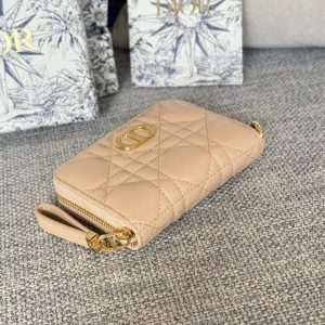 img_80e46a01_20231227_i1703672675_606_0_jpg CD Logo Caro 11cm Compact Wallet Beige Calfskin