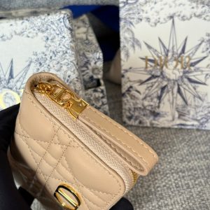 img_80e46a01_20231227_i1703672676_7034_0_jpg CD Logo Caro 11cm Compact Wallet Beige Calfskin