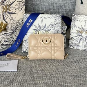 img_80e46a01_20231227_i1703672676_9838_0_jpg CD Logo Caro 11cm Compact Wallet Beige Calfskin