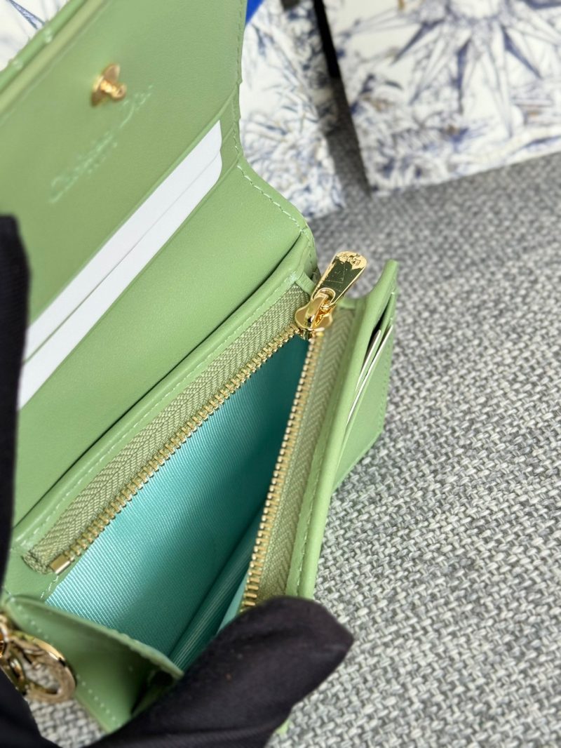 img_80e46a01_20240411_i1712817761_4177_1_jpg CD Caro 11cm Compact Wallet Shiny Green Calfskin