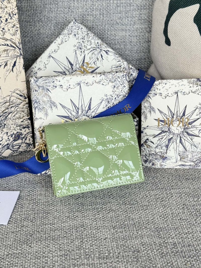 img_80e46a01_20240411_i1712817761_6168_4_jpg CD Caro 11cm Compact Wallet Shiny Green Calfskin