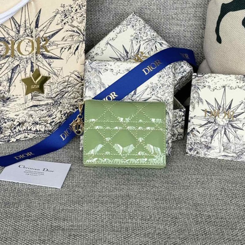 img_80e46a01_20240411_i1712817761_7041_6_jpg CD Caro 11cm Compact Wallet Shiny Green Calfskin