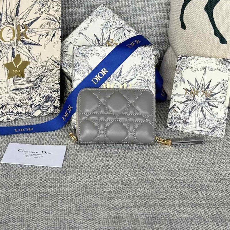 img_80e46a01_20240411_i1712822383_1615_1_jpg CD Logo Caro 11cm Compact Wallet Grey Calfskin