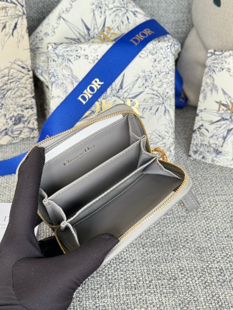 img_80e46a01_20240411_i1712822383_4623_3_jpg CD Logo Caro 11cm Compact Wallet Grey Calfskin