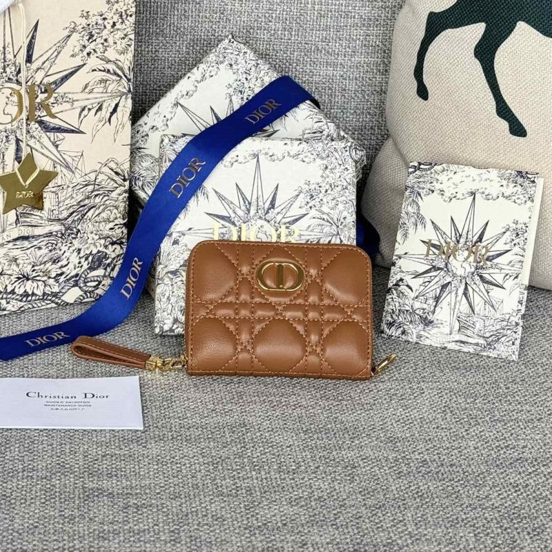 img_80e46a01_20240411_i1712822408_7225_2_jpg CD Logo Caro 11cm Compact Wallet Gold Calfskin