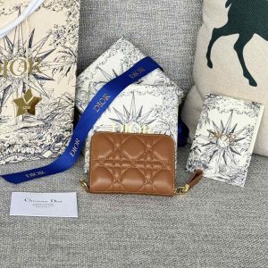 img_80e46a01_20240411_i1712822409_5634_6_jpg CD Logo Caro 11cm Compact Wallet Gold Calfskin