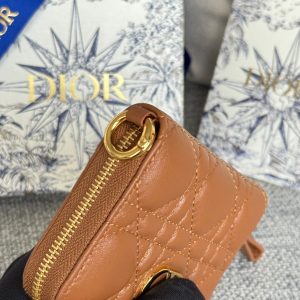 img_80e46a01_20240411_i1712822409_6616_8_jpg CD Logo Caro 11cm Compact Wallet Gold Calfskin