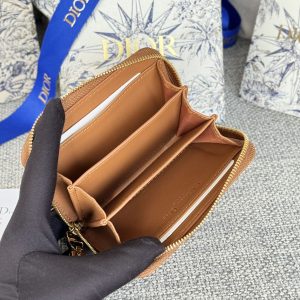 img_80e46a01_20240411_i1712822409_8842_7_jpg CD Logo Caro 11cm Compact Wallet Gold Calfskin