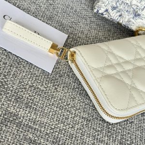 img_80e46a01_20240411_i1712822437_182_1_jpg CD Logo Caro 11cm Compact Wallet White Calfskin