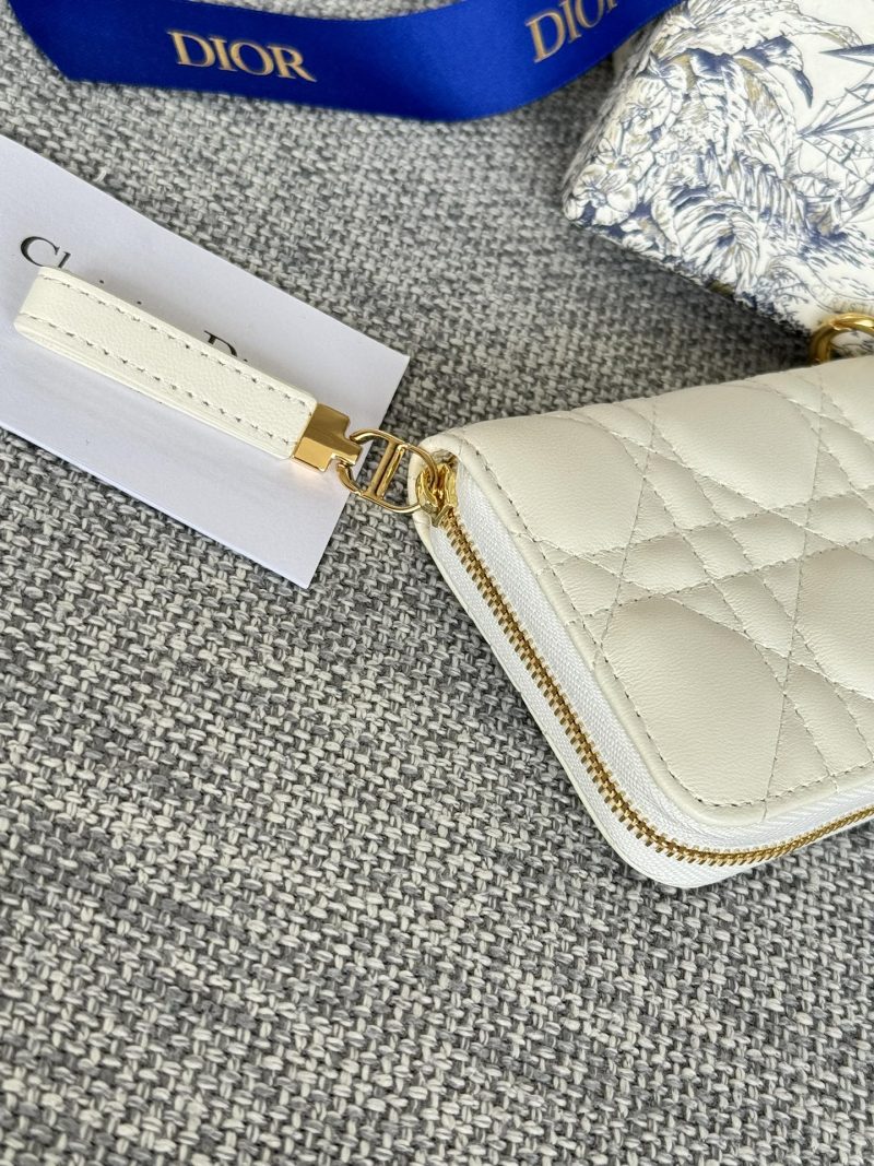 img_80e46a01_20240411_i1712822437_182_1_jpg CD Logo Caro 11cm Compact Wallet White Calfskin