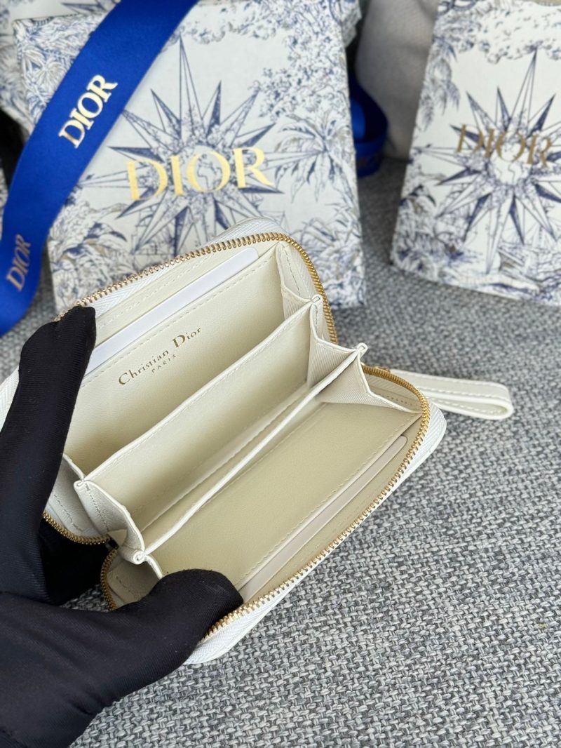 img_80e46a01_20240411_i1712822437_6130_0_jpg CD Logo Caro 11cm Compact Wallet White Calfskin