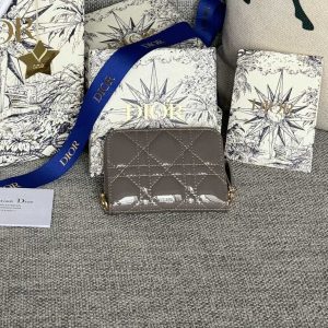 img_80e46a01_20240420_i1713609482_1828_0_jpg CD Logo Caro 11cm Compact Wallet Shiny Grey Calfskin