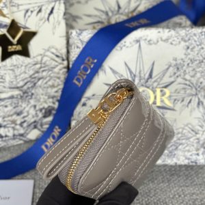 img_80e46a01_20240420_i1713609482_5852_7_jpg CD Logo Caro 11cm Compact Wallet Shiny Grey Calfskin