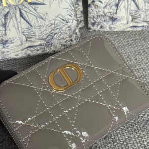 img_80e46a01_20240420_i1713609482_6362_1_jpg CD Logo Caro 11cm Compact Wallet Shiny Grey Calfskin