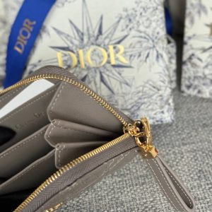 img_80e46a01_20240420_i1713609482_7325_5_jpg CD Logo Caro 11cm Compact Wallet Shiny Grey Calfskin