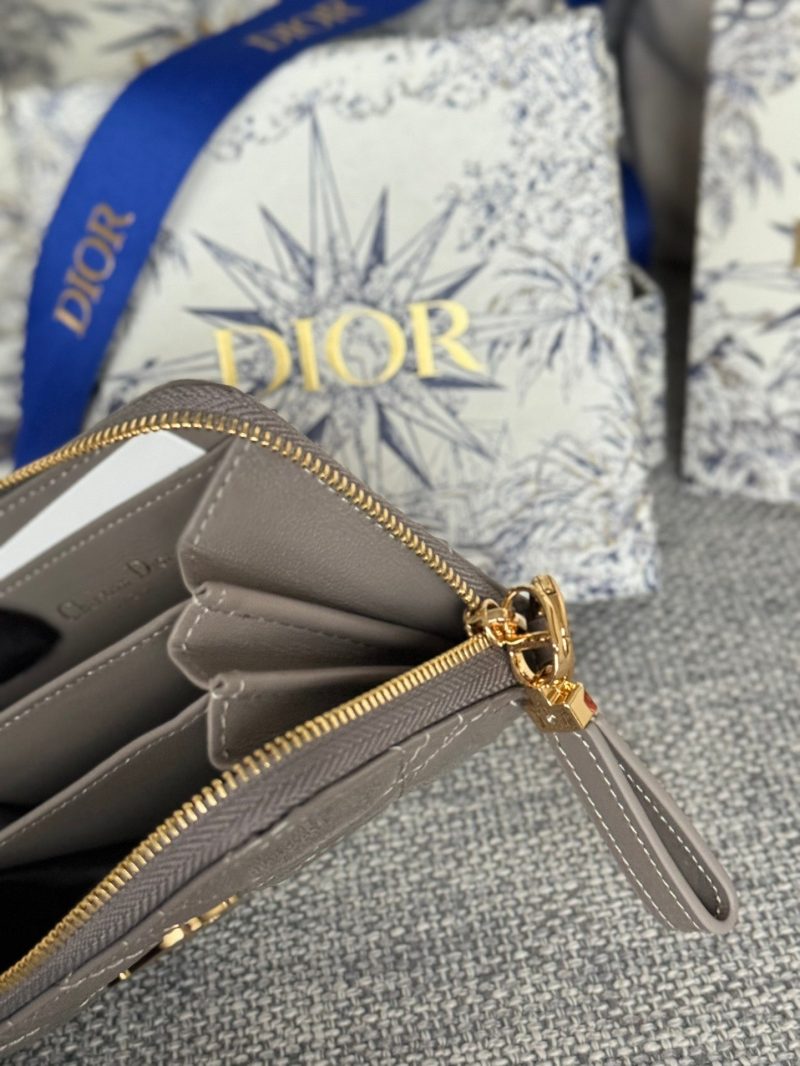 img_80e46a01_20240420_i1713609482_7325_5_jpg CD Logo Caro 11cm Compact Wallet Shiny Grey Calfskin