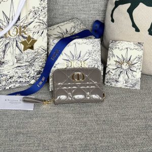 img_80e46a01_20240420_i1713609482_9363_6_jpg CD Logo Caro 11cm Compact Wallet Shiny Grey Calfskin