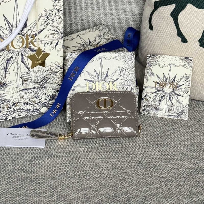 img_80e46a01_20240420_i1713609482_9363_6_jpg CD Logo Caro 11cm Compact Wallet Shiny Grey Calfskin