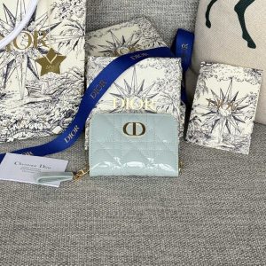 img_80e46a01_20240420_i1713609617_5762_8_jpg CD Logo Caro 11cm Compact Wallet Shiny Cloud Blue Calfskin