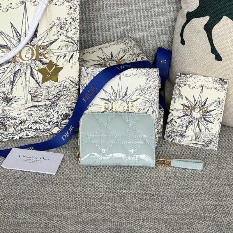 img_80e46a01_20240420_i1713609617_8596_0_jpg CD Logo Caro 11cm Compact Wallet Shiny Cloud Blue Calfskin