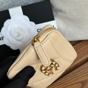 cc 19 zipped coin purse 11cm cream lambskin gold hardware