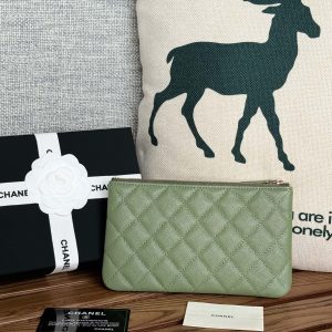 cc zipped wallet 20cm green quilted caviar gold hardware