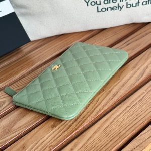 cc zipped wallet 20cm green quilted caviar gold hardware