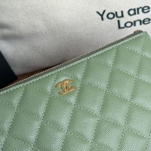 cc zipped wallet 20cm green quilted caviar gold hardware
