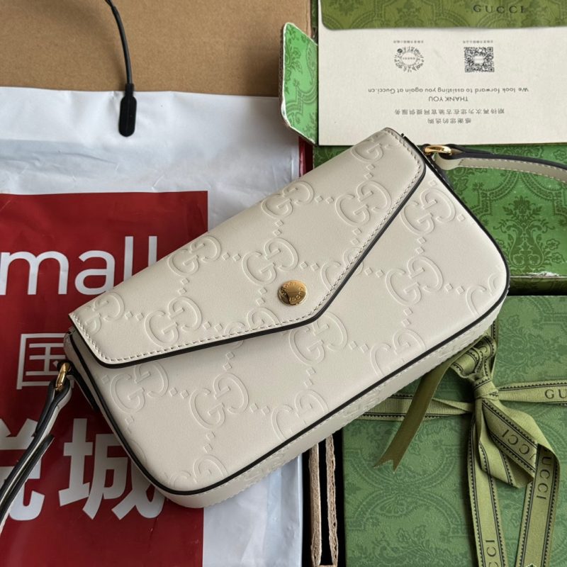 img_89648692_20240427_i1714151295_4882_7_jpg SUPER MINI SHOULDER BAG 21 IN WHITE EMBOSSED CALFSKIN