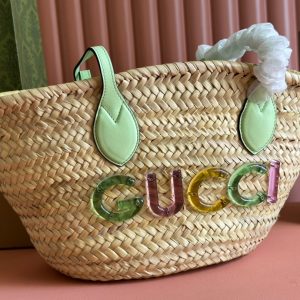 SMALL TOTE BAG 26 WITH LOGO IN NATURAL-COLORED STRAW AND LIGHT GREEN CALFSKIN HANDLE