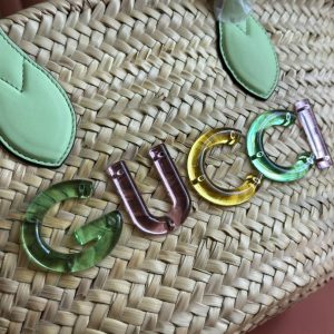 SMALL TOTE BAG 26 WITH LOGO IN NATURAL-COLORED STRAW AND LIGHT GREEN CALFSKIN HANDLE