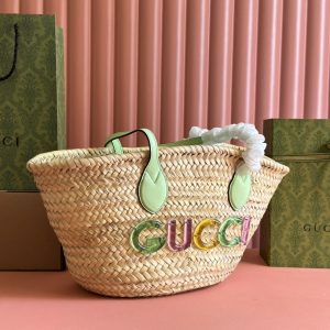 SMALL TOTE BAG 26 WITH LOGO IN NATURAL-COLORED STRAW AND LIGHT GREEN CALFSKIN HANDLE