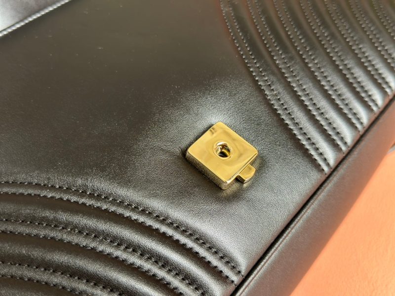 MARMONT SHOULDER BAG 40 IN BLACK CALFSKIN GOLD CHAIN