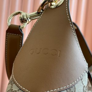 BODY MEDIUM SHOULDER BAD 49 IN BEIGE MONOGRAM CANVAS AND BROWN CALFSKIN GOLD HARDWARE