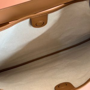 BODY MEDIUM SHOULDER BAD 49 IN BEIGE MONOGRAM CANVAS AND BROWN CALFSKIN GOLD HARDWARE